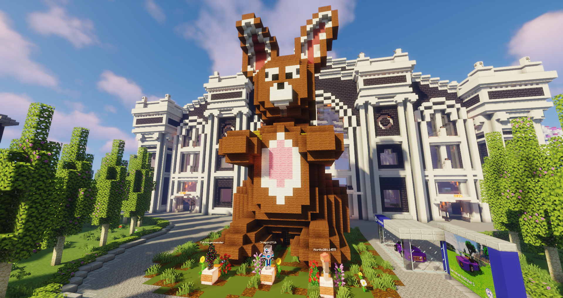 Großer Osterhase vor dem Bahnhof am Spawn